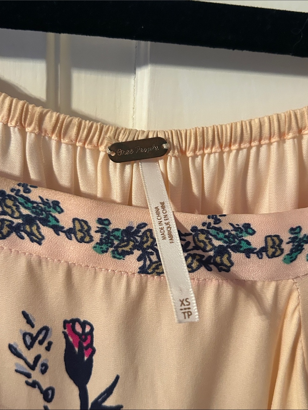 Free People Positano Printed Blouse Sz XS Peach Floral Off Shoulder Boho Y2K - Picture 13 of 15